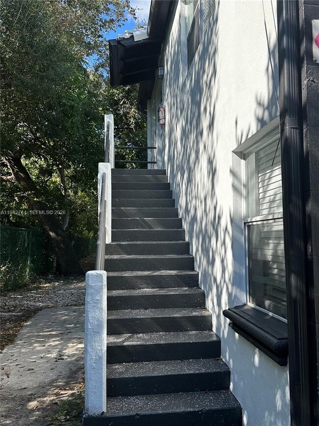 Building Photo - 3331 SW 15th Ave