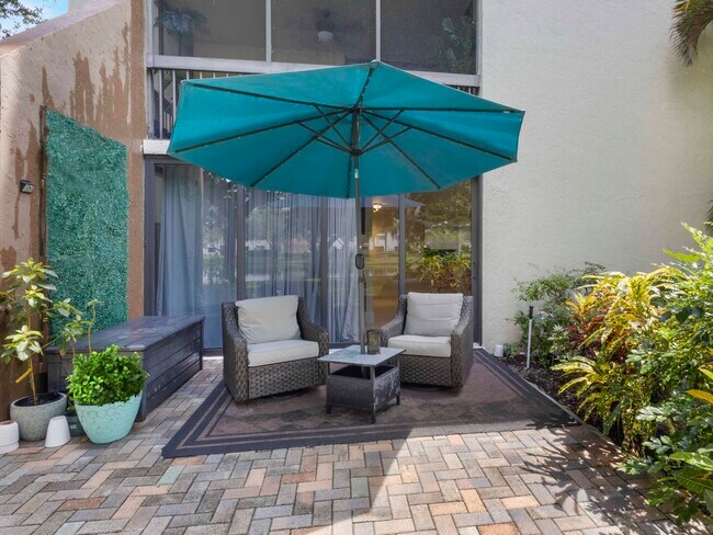 Building Photo - 955 Egret Cir