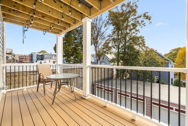 Building Photo - 22 Clarendon Ave