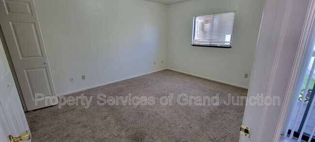 Building Photo - 1102 E Carolina Ave