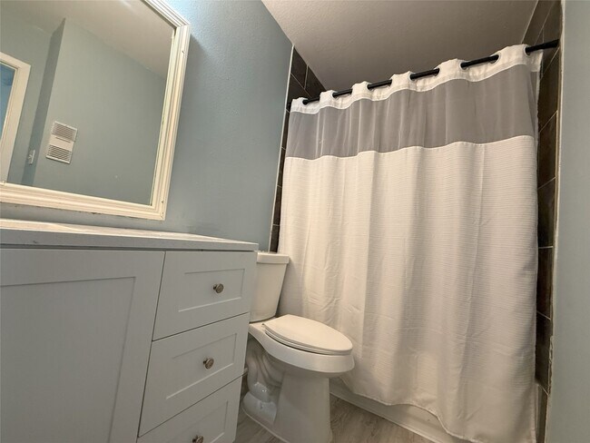 Building Photo - 8523 Hearth Dr