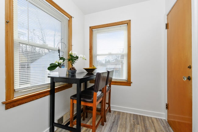 Building Photo - 5622 N Kenneth Ave