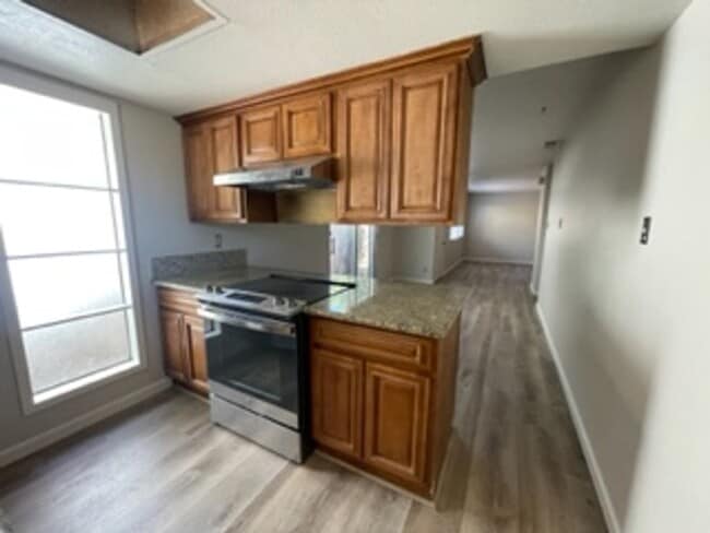 Building Photo - Great 3 Bed 2 Bath Duplex