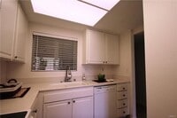 Building Photo - Large 1 Bed/1.5 Bath in Laguna Woods ( 55+ community)