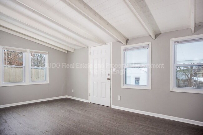 Building Photo - 1324 N Osage St