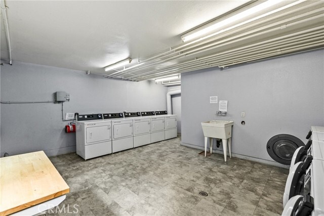 Building Photo - 5055 Coldwater Canyon Ave