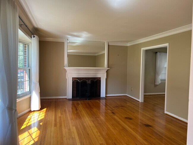 Building Photo - Charming Alexandria Home with Spacious Yard & Prime Location