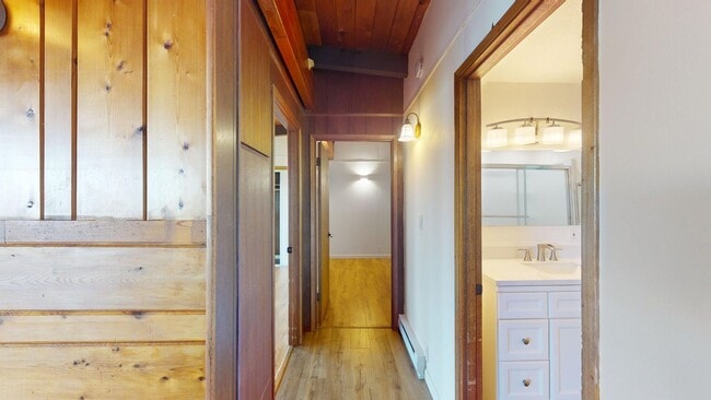 Building Photo - Fantastic 3 Bedroom Home with Gorgeous Oce...