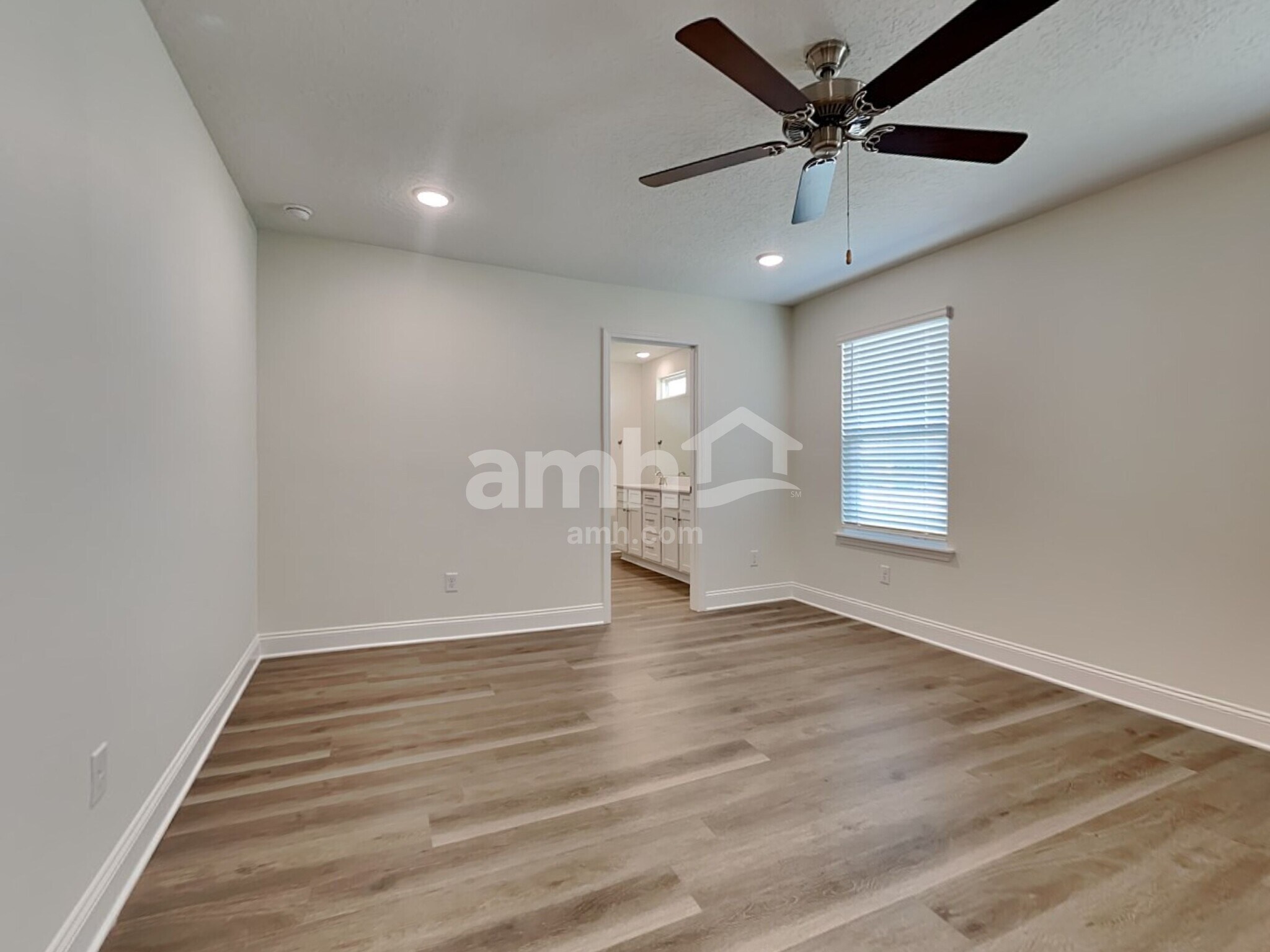 Building Photo - 11632 Hillside Dr