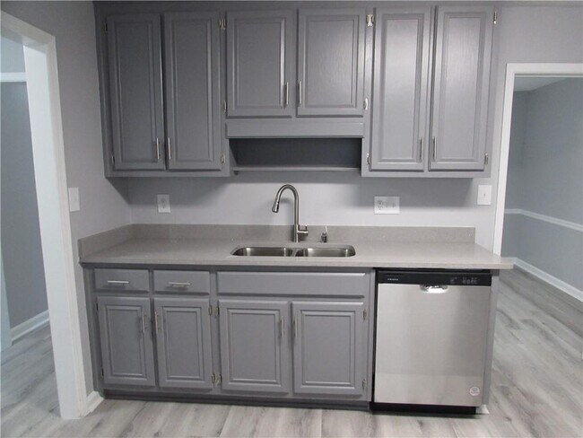 Building Photo - 1774 Twin Brooks Dr SE