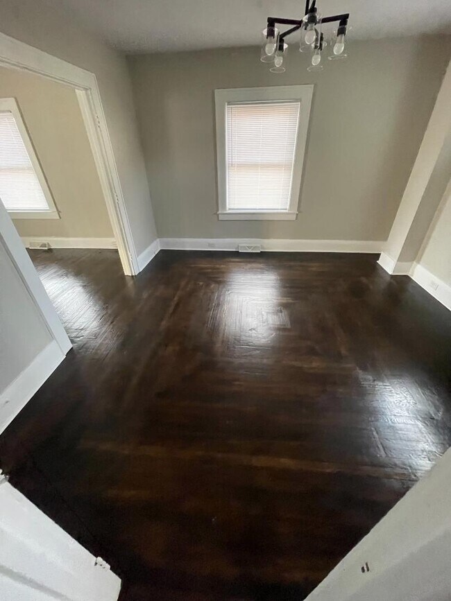 Building Photo - 438 Wales Rd NE