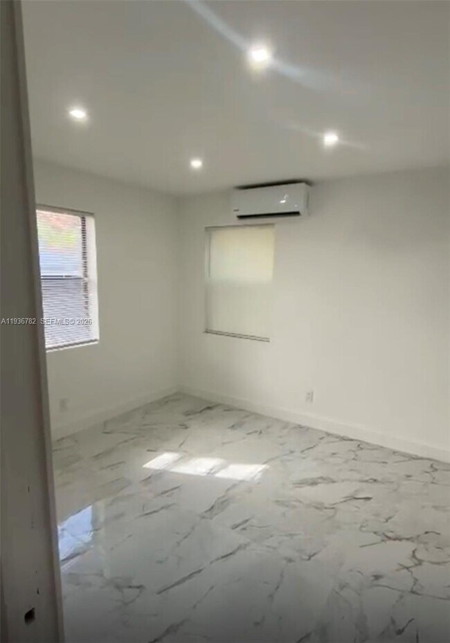 Building Photo - 505 N 24th Ave