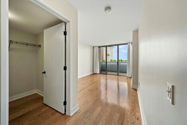 Building Photo - 1551 Ala Wai Blvd