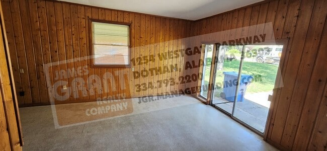 Building Photo - 2004 Roebuck St