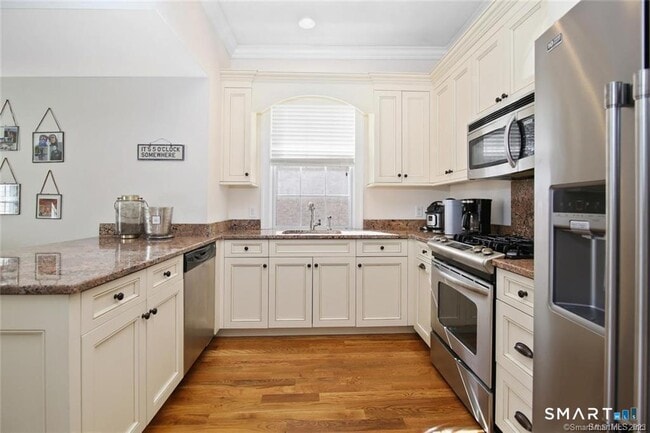 Building Photo - 1241 Post Rd