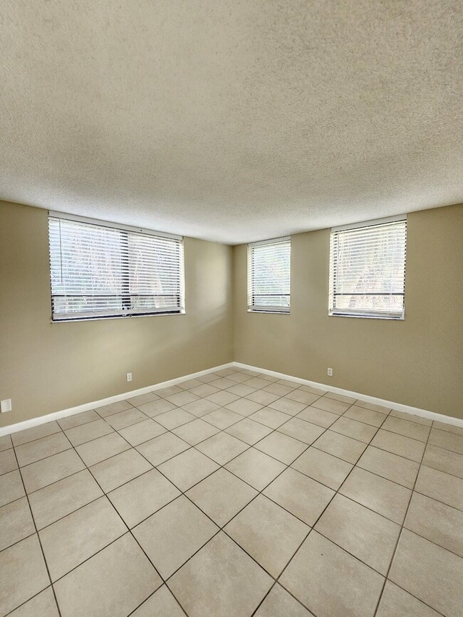 Building Photo - 1720 N Congress Ave