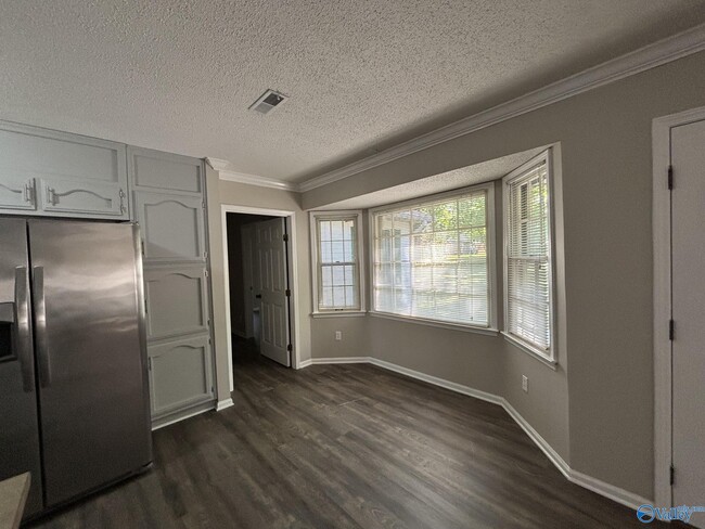 Building Photo - 2705 Willena Dr SE