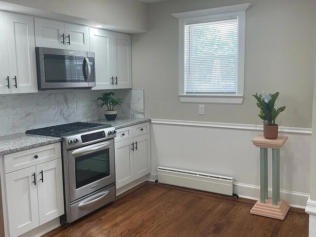 Building Photo - Beautiful! Spacious! Affordable! This 3 Be...
