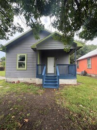 Building Photo - 1017 Fir Ln