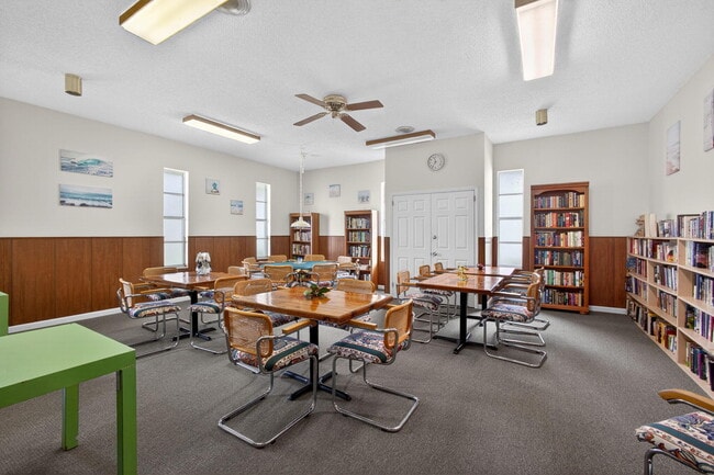 Building Photo - 700 Village Green Ct