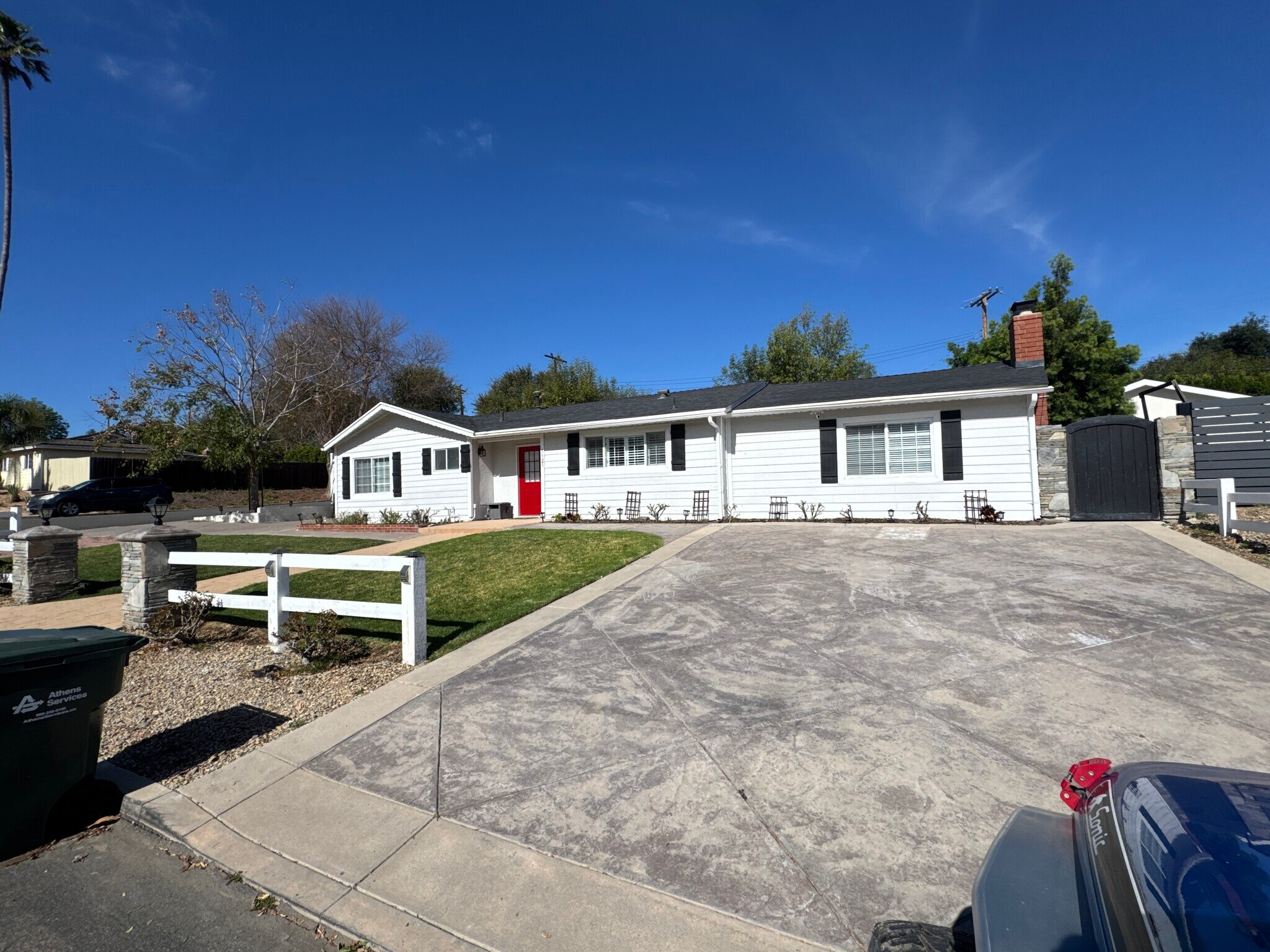 Building Photo - 1121 Calle Tulipan