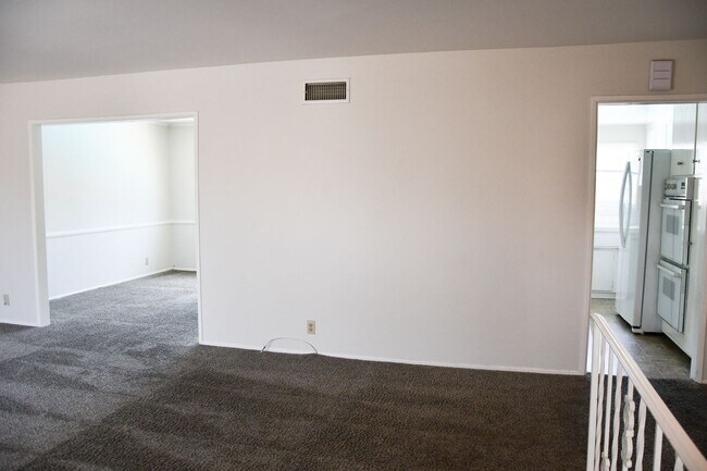 Building Photo - 522 E Collins Ave