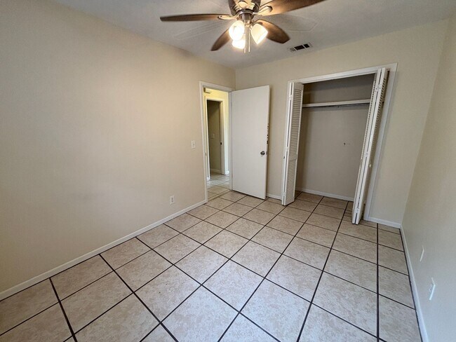 Building Photo - 1102 Frankford Ave