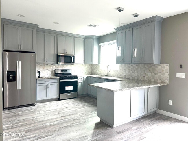 Building Photo - 1406 E Cinnabar Ave