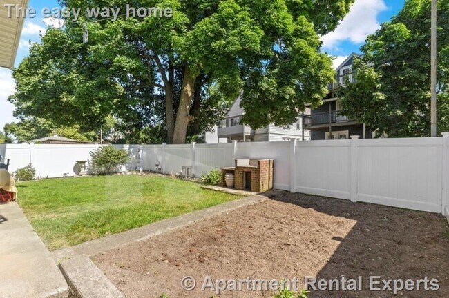 Building Photo - 38 George St