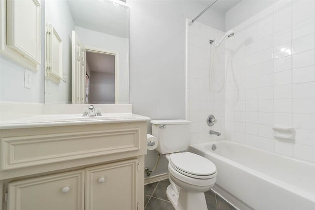Building Photo - 1241 W 17th St