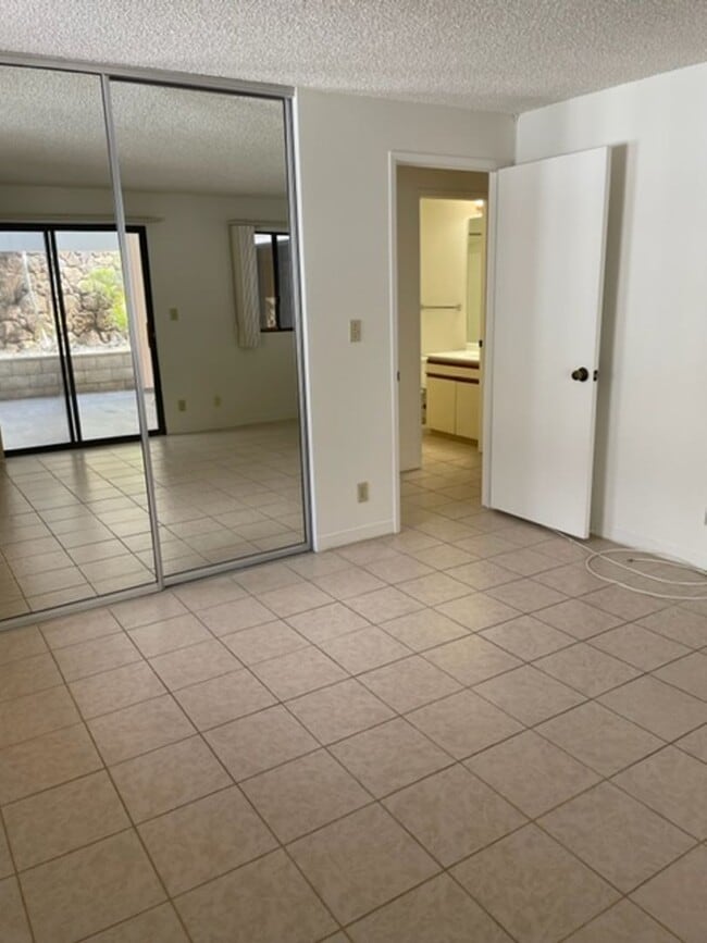 Building Photo - DON'T MISS THIS