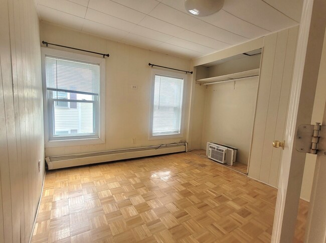 Building Photo - 164 Bowen St