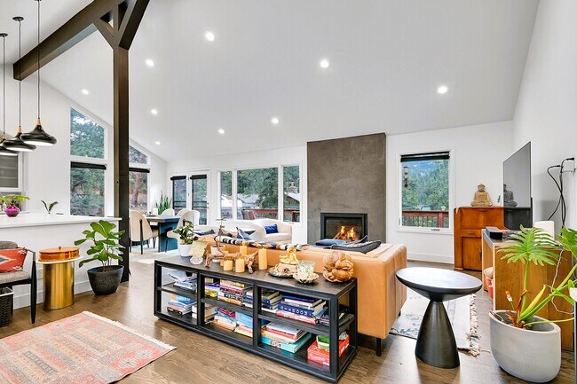 Building Photo - 28384 Kinnikinick Rd