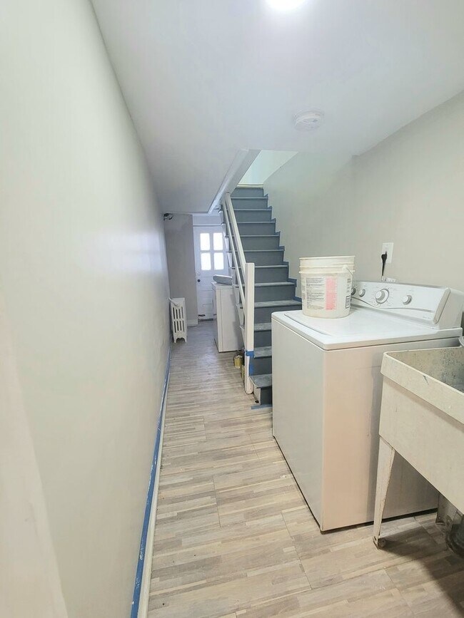 Building Photo - Stunning 4-Bedroom Townhome with Finished ...