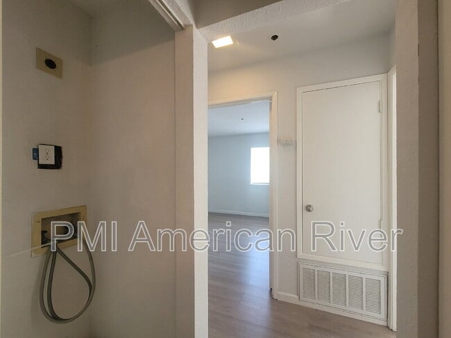 Building Photo - 1019 Dornajo Way