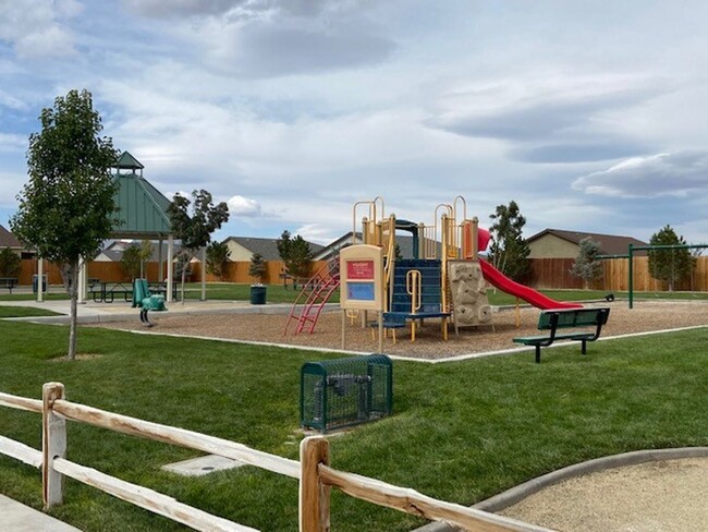 Building Photo - Fernley 3 Bedroom Home