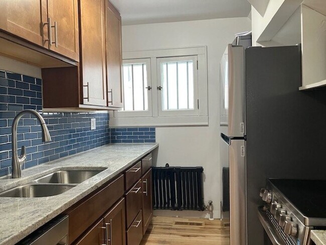 Building Photo - Sharon Apt - 906-908 N 34th Street