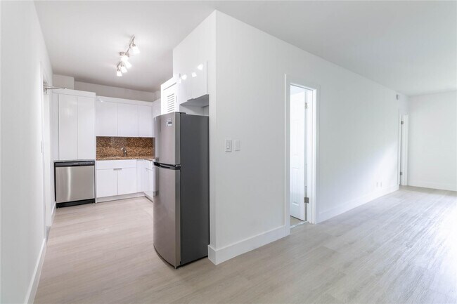 Building Photo - 2424 SE 17th St