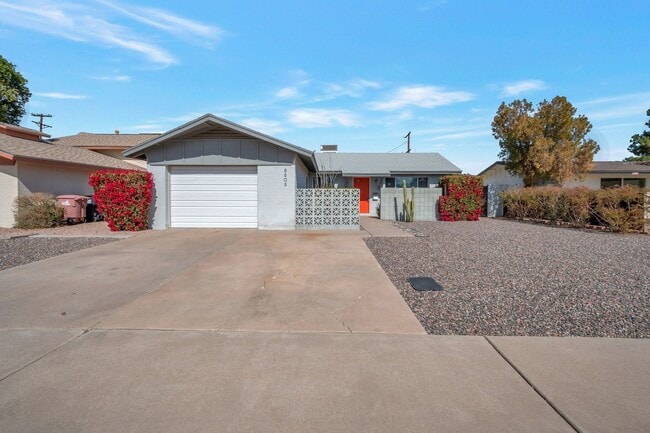 Building Photo - Scottsdale 2 bed 2 Bath Home - With a Pool!!!