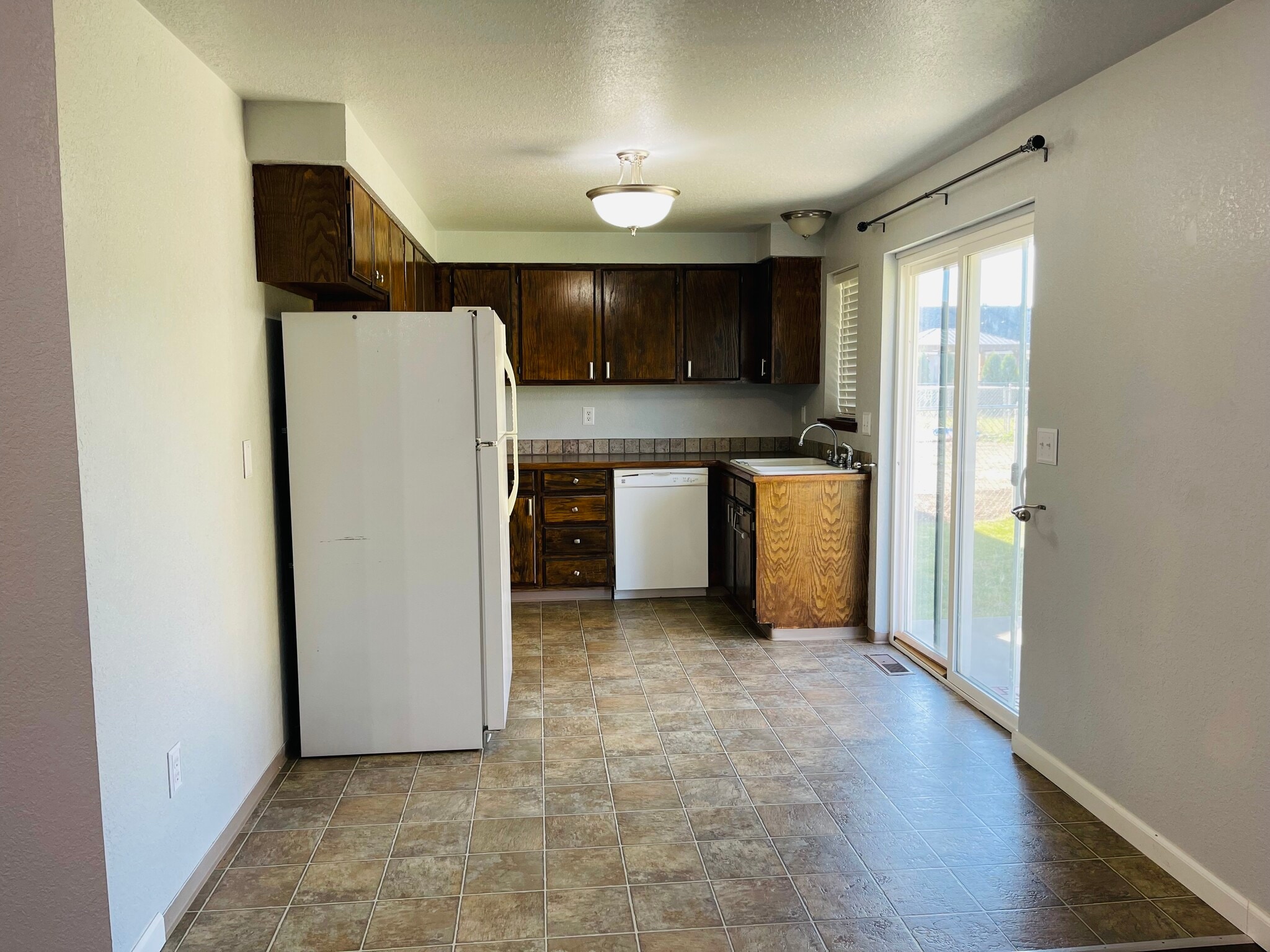 Kitchen - 906 N 34th Ave