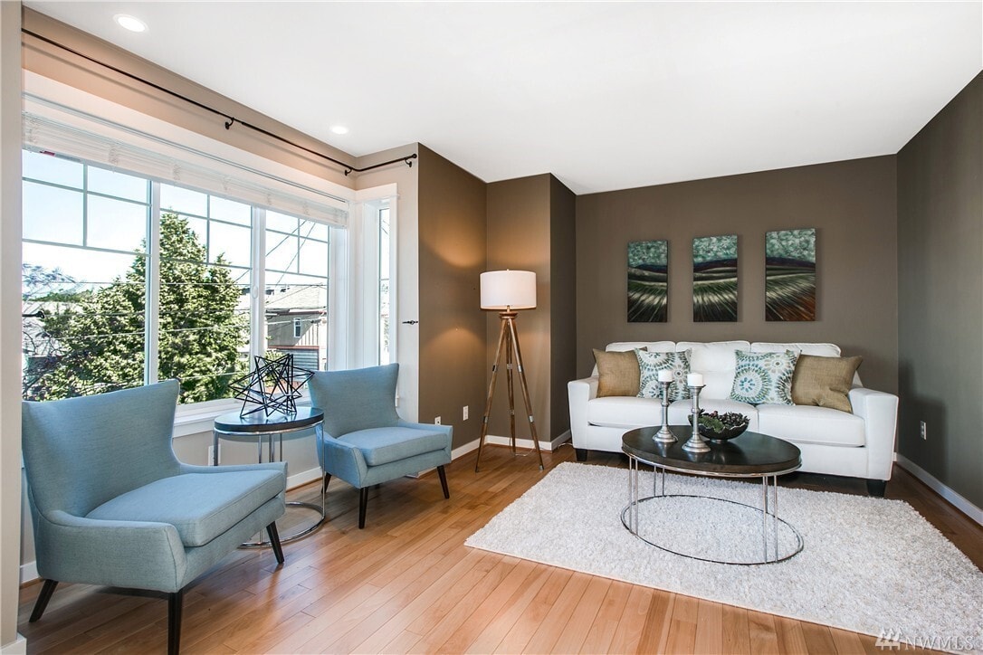 Living Area - 1110 29th Ave S