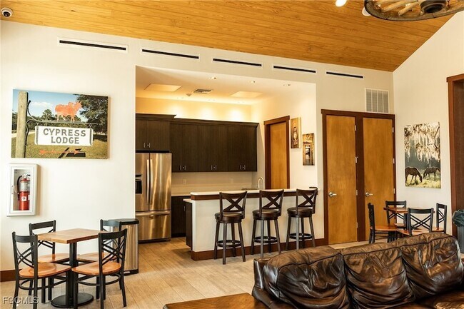 Building Photo - 15275 Grn Acrs Ave