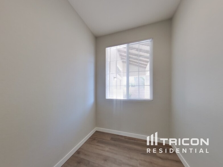 Building Photo - 27152 Myles Ct