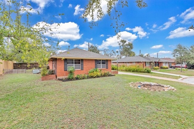 Building Photo - 1803 Sea Queen Ct