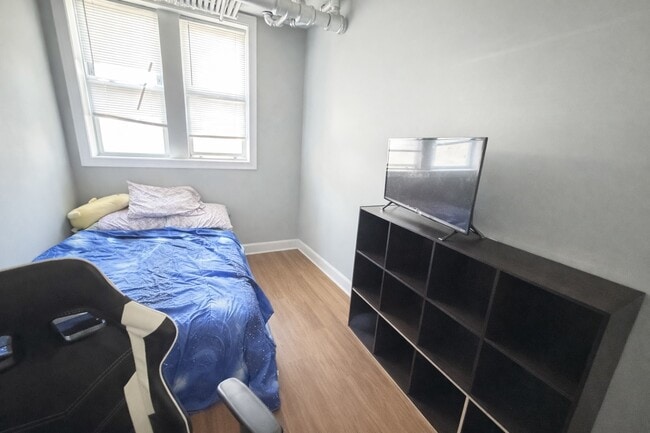 Building Photo - 3155 W Augusta Blvd