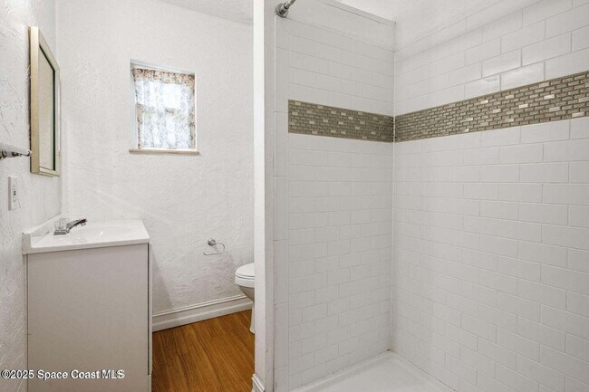 Building Photo - 855 Delano Rd