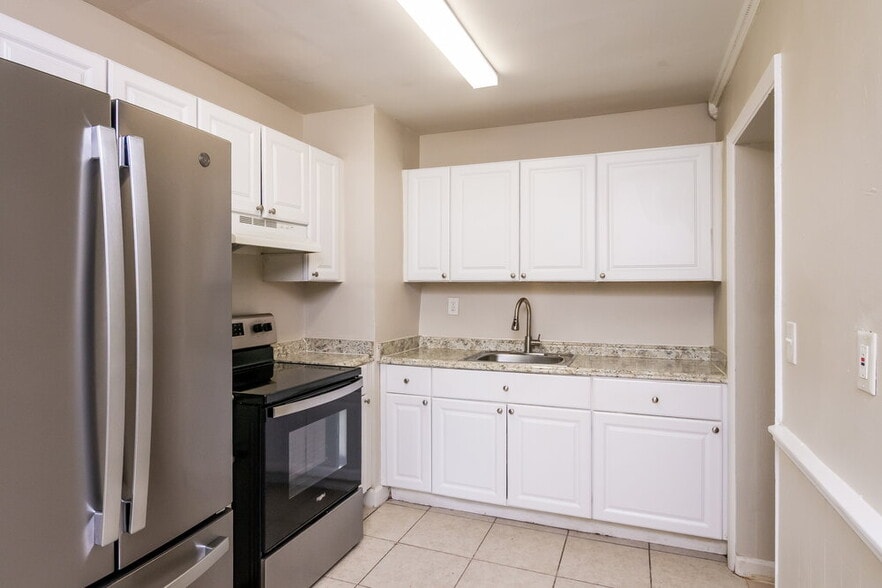 Building Photo - 3880 Jackson Blvd