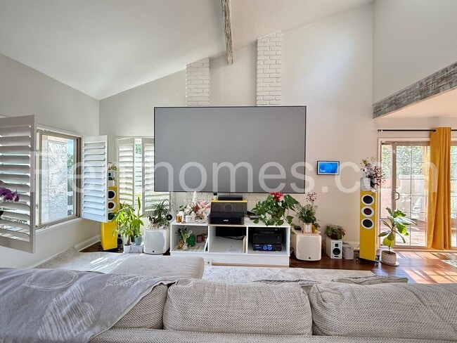 Building Photo - 11872 Bernardo Terrace