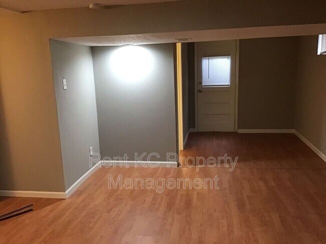 Building Photo - 5034 Hawthorne Ave