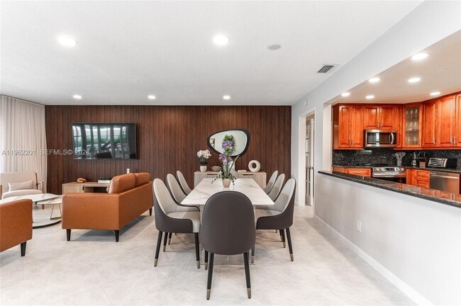 Building Photo - 21320 NE 25th Ct